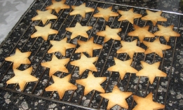 galletas de estrella sin decorar